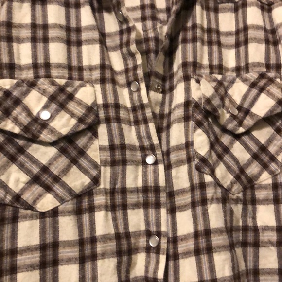 Neutral flannel 🍂 - Picture 2 of 3